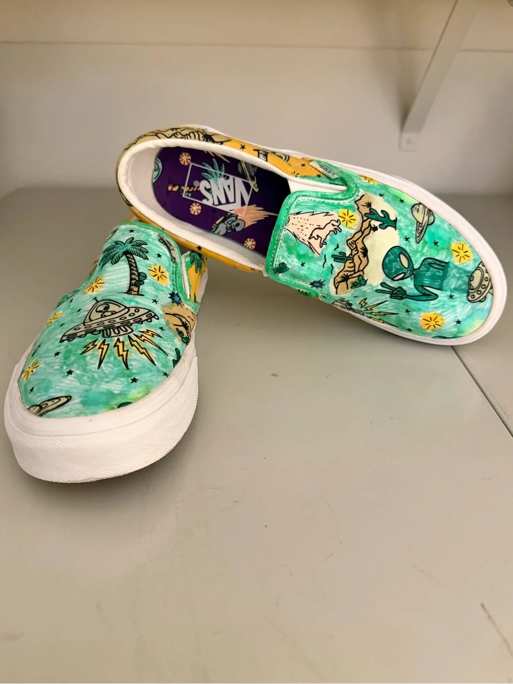 Vans Classic Slip - On Shoes Unidentified U-Paint Aliens UFOs Men 7 Women 8.5